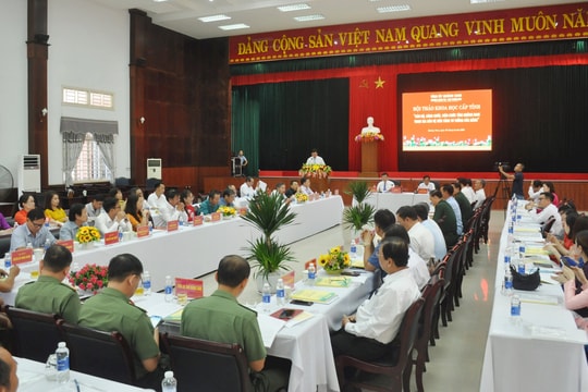 Phát huy vai trò của cán bộ, đảng viên đối với công tác bảo vệ nền tảng tư tưởng của Đảng