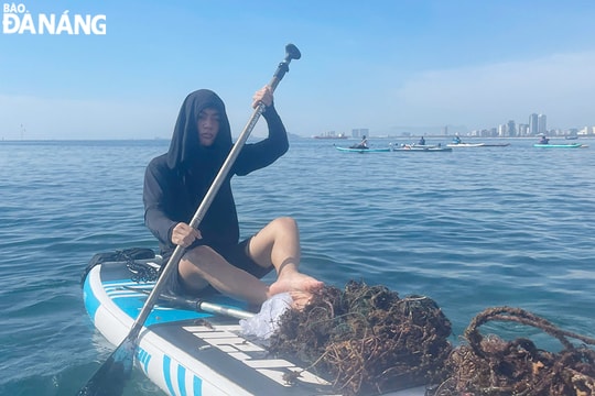 Hơn 200 tình nguyện viên tham gia dọn rác tại quận Sơn Trà