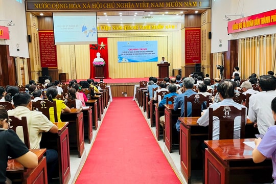 Tập huấn kỹ năng số cho tổ công nghệ số cộng đồng