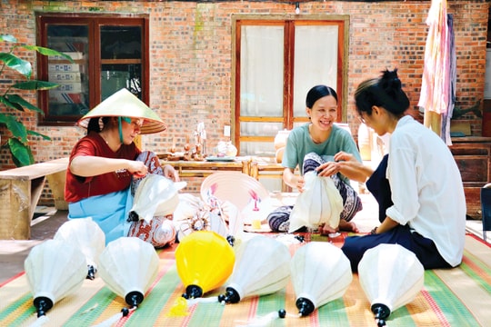 Định cư bền vững, tiếp nối làng nghề