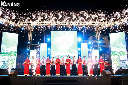 Khánh thành công trình Đài tưởng niệm thành phố và Quảng trường 29-3