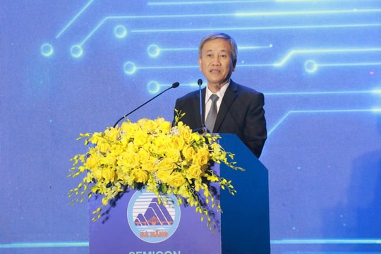 Phát triển nhân lực đóng vai trò quyết định thu hút đầu tư vi mạch bán dẫn