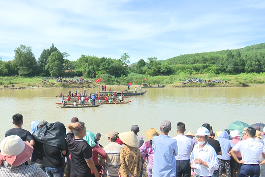 Thuyền đua nam thôn Đồng Chàm đoạt giải Nhất Giải đua thuyền truyền thống xã Đại Sơn năm 2024