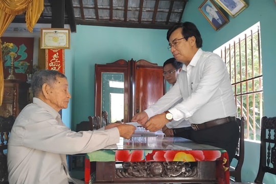 Lãnh đạo huyện Thăng Bình thăm thân nhân liệt sĩ, người tham gia Cuộc đấu tranh Hà Lam - Chợ Được