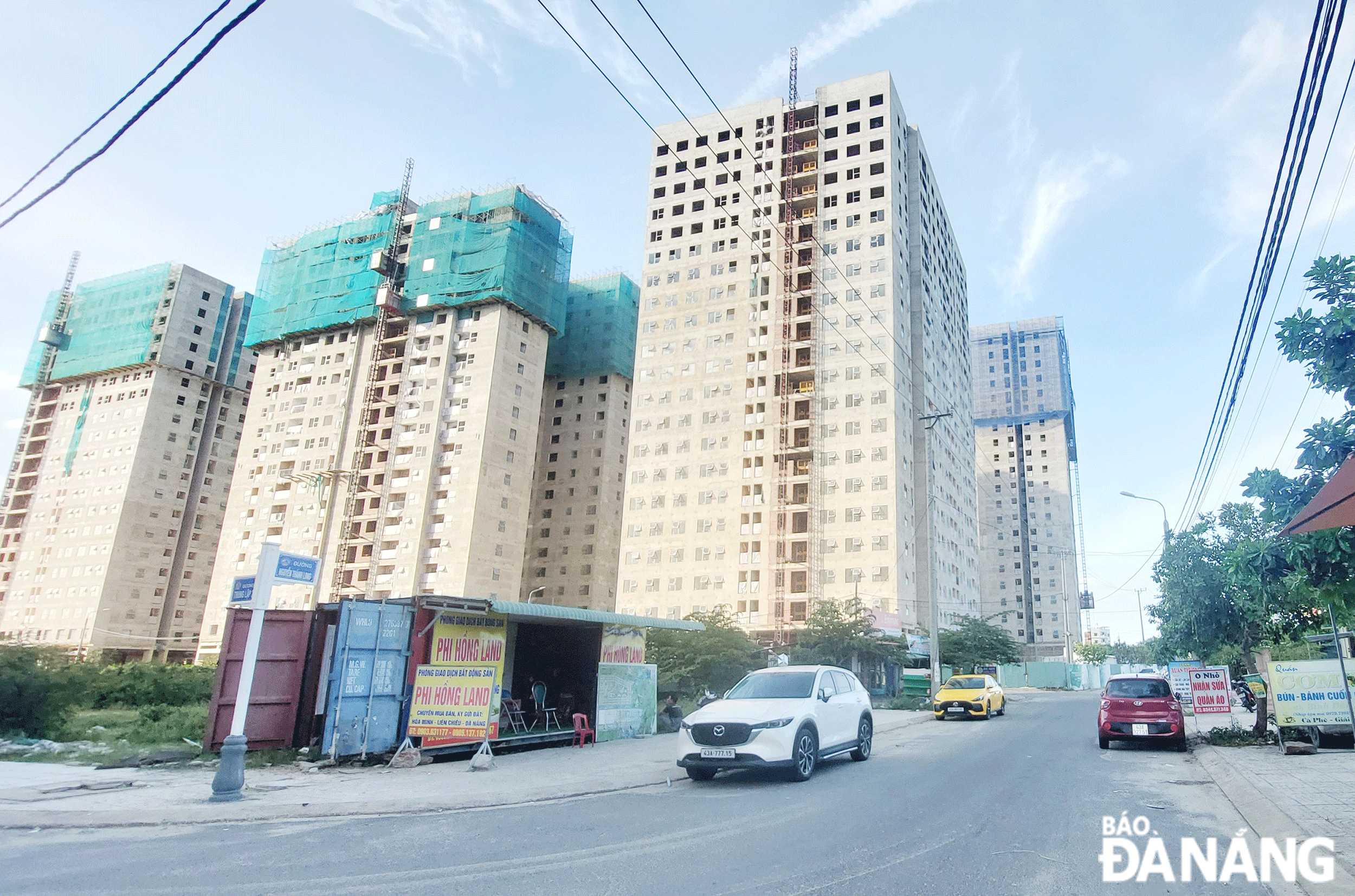 Nới lỏng điều kiện mua nhà ở xã hội: Người dân phấn khởi