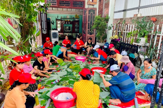 Những chiếc lá đùm nhau