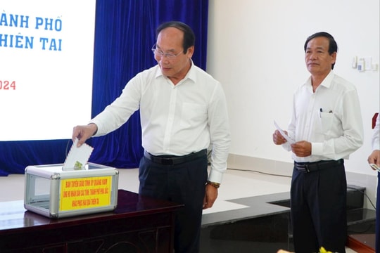 Ban Tuyên giáo Tỉnh ủy quyên góp ủng hộ khắc phục hậu quả bão số 3