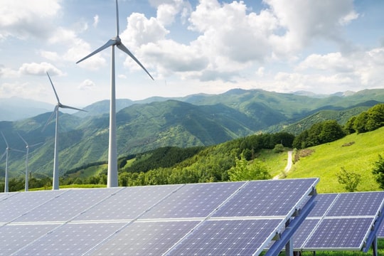 Năng lượng sạch vượt nhiên liệu hóa thạch tại EU