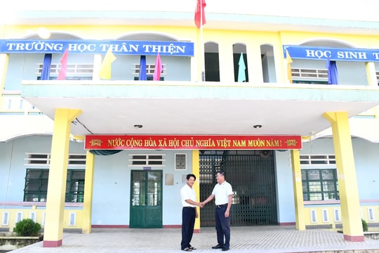 Tập huấn giáo dục vệ sinh cho học sinh và kỹ năng phòng tránh thiên tai cho giáo viên