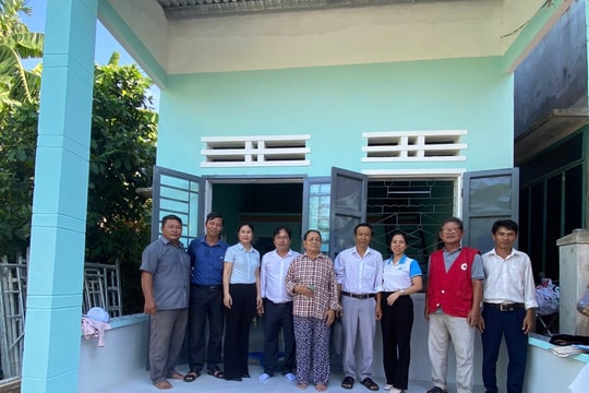 Tổ chức CRS hỗ trợ Điện Bàn 840 triệu đồng xây mới, sửa chữa 21 căn nhà phòng chống thiên tai