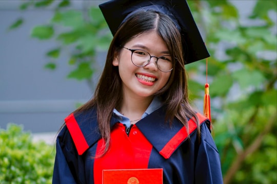 Cẩm Nhung, nữ sinh Núi Thành thủ khoa đầu ra ngành Tâm lý học VNU-USSH