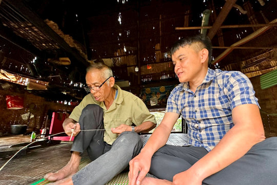 Chăm lo công tác cán bộ