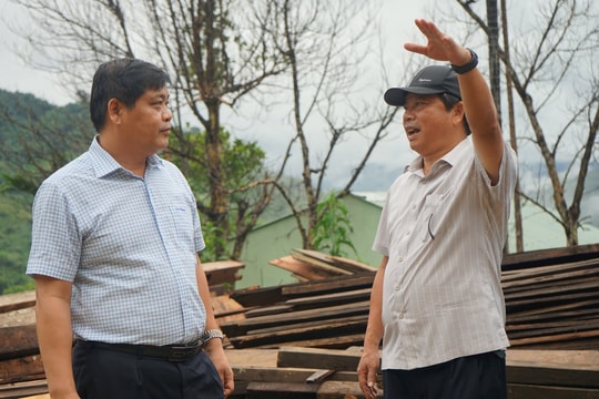 Lãnh đạo Ban Nội chính Tỉnh ủy kiểm tra việc bố trí chỗ ở tạm cho người dân làng Tăk Chay