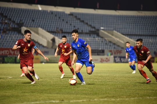 Xem đội bóng Quảng Nam thi đấu, nhớ… Đình Bắc