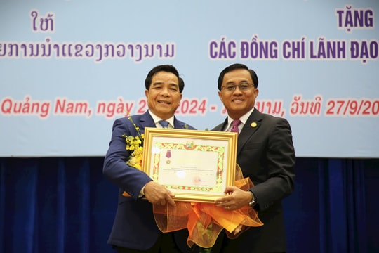 Nhiều cán bộ lãnh đạo tỉnh Quảng Nam được Đảng, Nhà nước Lào tặng thưởng Huân chương Độc lập hạng Ba