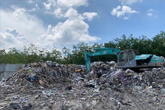 Khởi tố đối tượng chôn lấp hơn 2,2 triệu kg chất thải gây ô nhiễm môi trường