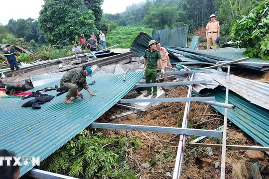 Vụ sạt lở nghiêm trọng tại Hà Giang: Phân luồng giao thông trên tuyến Quốc lộ 2