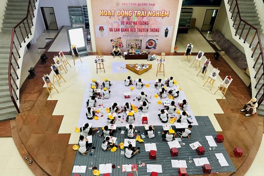 Trải nghiệm vẽ mặt nạ tuồng tại Bảo tàng Quảng Nam