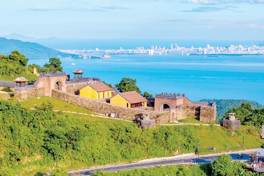 Trên không, nhìn Hải Vân