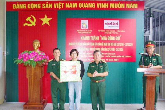 Bàn giao “Nhà đồng đội” cho quân nhân khó khăn
