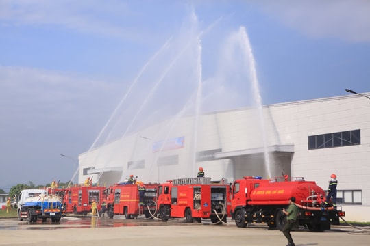 Sôi nổi hội thao và diễn tập chữa cháy tại Khu công nghiệp Tam Thăng