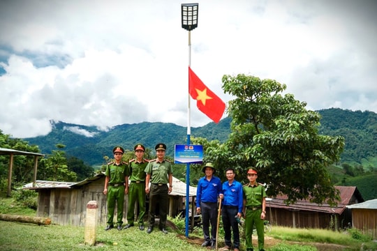 Công an Quảng Nam đưa "Ánh sáng an ninh" lên biên giới