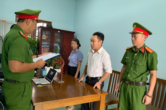 Bắt công chức hộ tịch xã Tam Anh Bắc