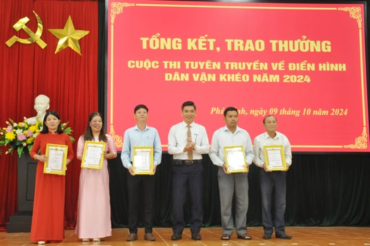 Phú Ninh trao thưởng cuộc thi tuyên truyền về điển hình “Dân vận khéo”