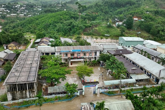 Trường thi công dở dang, thầy trò vùng cao gặp khó