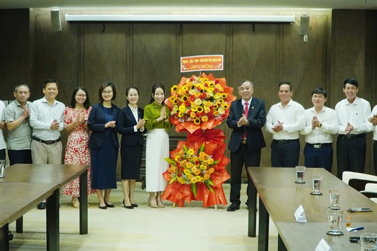 Lãnh đạo tỉnh Quảng Nam thăm, chúc mừng doanh nghiệp nhân ngày Doanh nhân Việt Nam