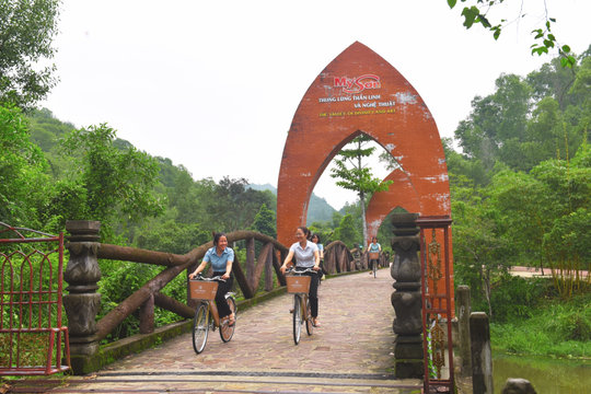 Từ cam kết đến hành động