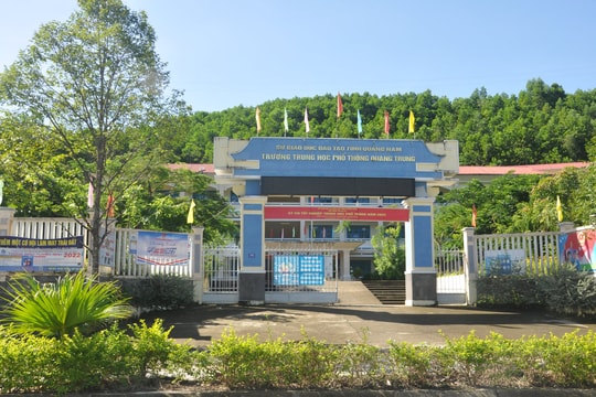 Quảng Nam hỗ trợ hơn 37,7 tỷ đồng cho 4.084 học sinh THPT vùng khó khăn