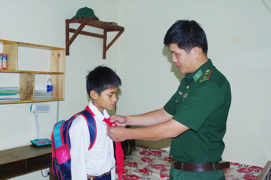 Sắt son tình quân dân - Bài 2: Chan chứa tình “cha - con” biên phòng