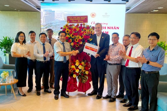 Chủ tịch UBND tỉnh Lê Văn Dũng thăm, chúc mừng doanh nghiệp nhân ngày Doanh nhân Việt Nam