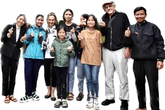 Linda Burn: "Cuộc sống tươi đẹp cho trẻ em gái"