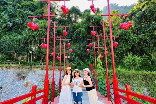 Khu du lịch sinh thái Cổng Trời Đông Giang được cấp chứng nhận du lịch xanh Quảng Nam