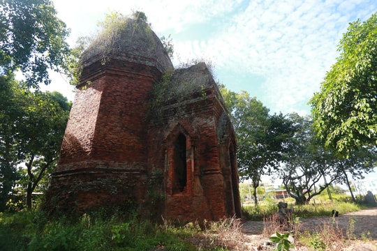 Tháp Bằng An trong bóng thời gian