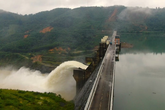 Quảng Nam yêu cầu các chủ hồ thủy điện theo dõi, vận hành, điều tiết hồ chứa