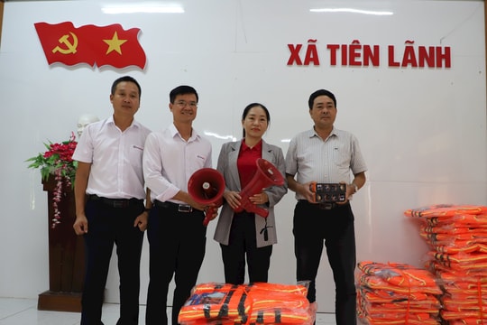 ‏Thủy điện Sông Tranh trao tặng xã Tiên Lãnh trang thiết bị phòng chống thiên tai‏