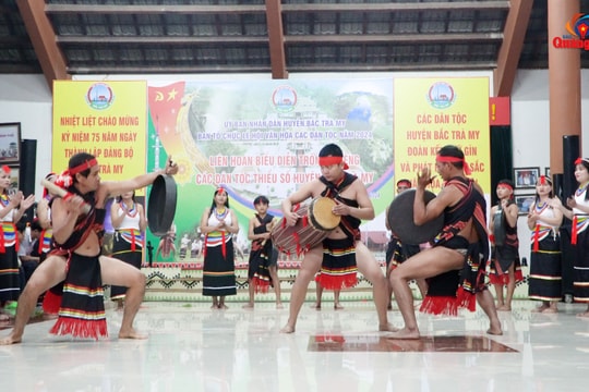 Độc đáo hội thi biểu diễn trống chiêng các dân tộc thiểu số huyện Bắc Trà My năm 2024