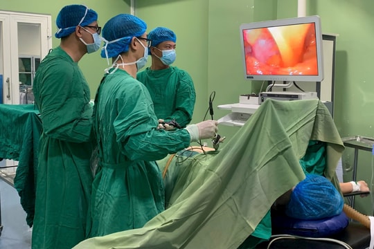 Phẫu thuật cắt u manh tràng qua nội soi ổ bụng