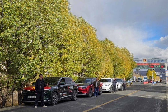 Ngắm đoàn xe VF 8 giữa khung cảnh 'đẹp mê hồn' trên hành trình chinh phục Tây Tạng