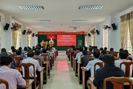 Khai giảng lớp bồi dưỡng kiến thức cho cán bộ lãnh đạo, quản lý các cấp