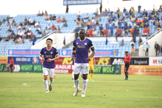 Ngoại binh ở V-League: Con dao hai lưỡi