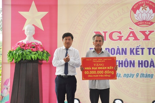 Bí thư Tỉnh ủy Lương Nguyễn Minh Triết dự ngày hội đại đoàn kết tại Tam Kỳ