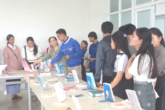 Giáo dục định hướng cho lưu học sinh Lào nhập học năm 2024 – 2025