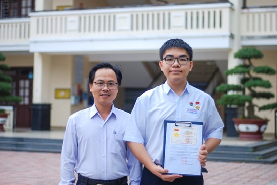 Trường THPT chuyên Lê Thánh Tông (Hội An): "Dạy bằng cả đam mê - Học bằng cả khát vọng"