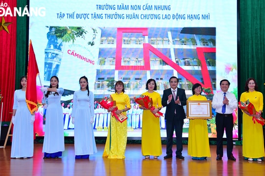Trường Mầm non Cẩm Nhung nhận Huân chương Lao động hạng Nhì