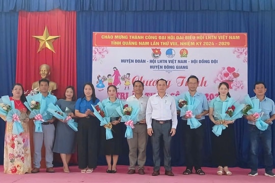 Đông Giang tri ân 24 giáo viên có thành tích trong phong trào đoàn - đội