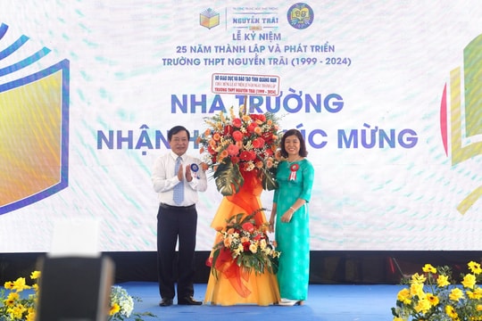 Kỷ niệm 25 năm thành lập Trường THPT Nguyễn Trãi (Hội An)